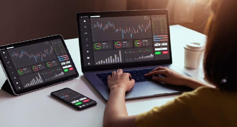 Streamlining Trades on the Go: Benefits of a Forex Trading Application